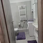 útulný Tichý